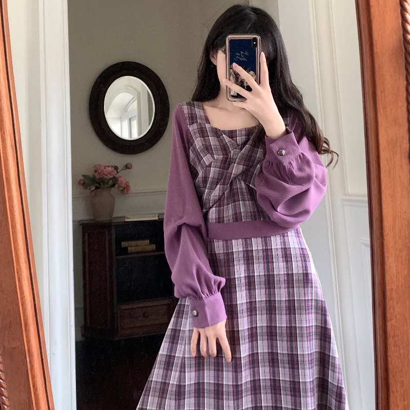 

Платье-миди осеннее с квадратным вырезом и длинным рукавом