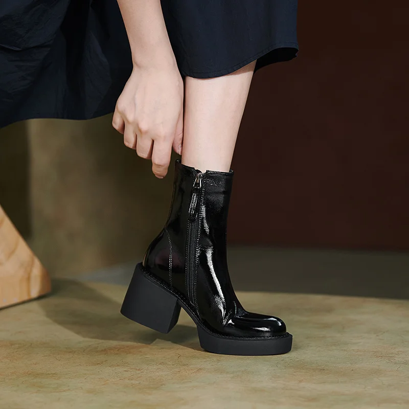 

Women's Winter Short Boot With Square Heel And Thick Bottom Increase Comfort Boots In Black And White Simple And Versatile Style