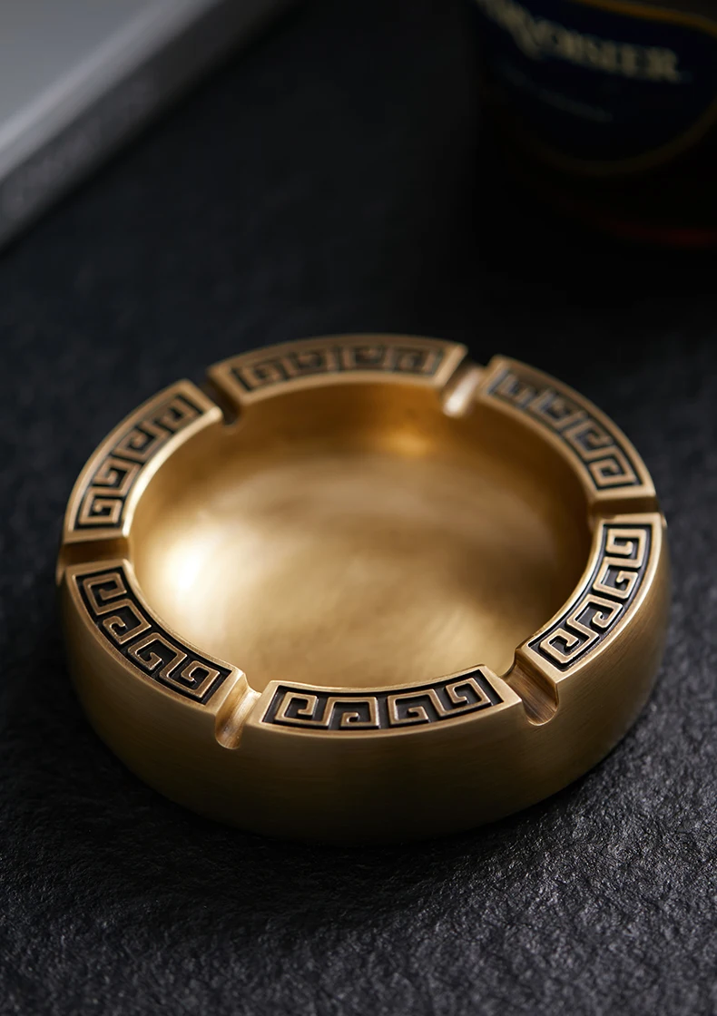 

Round Copper Ashtray Luxury Portable Chinese Style Living Room Anti Fall Easy Cleaning Ashtray Lid Posacenere Home Decor BE50A