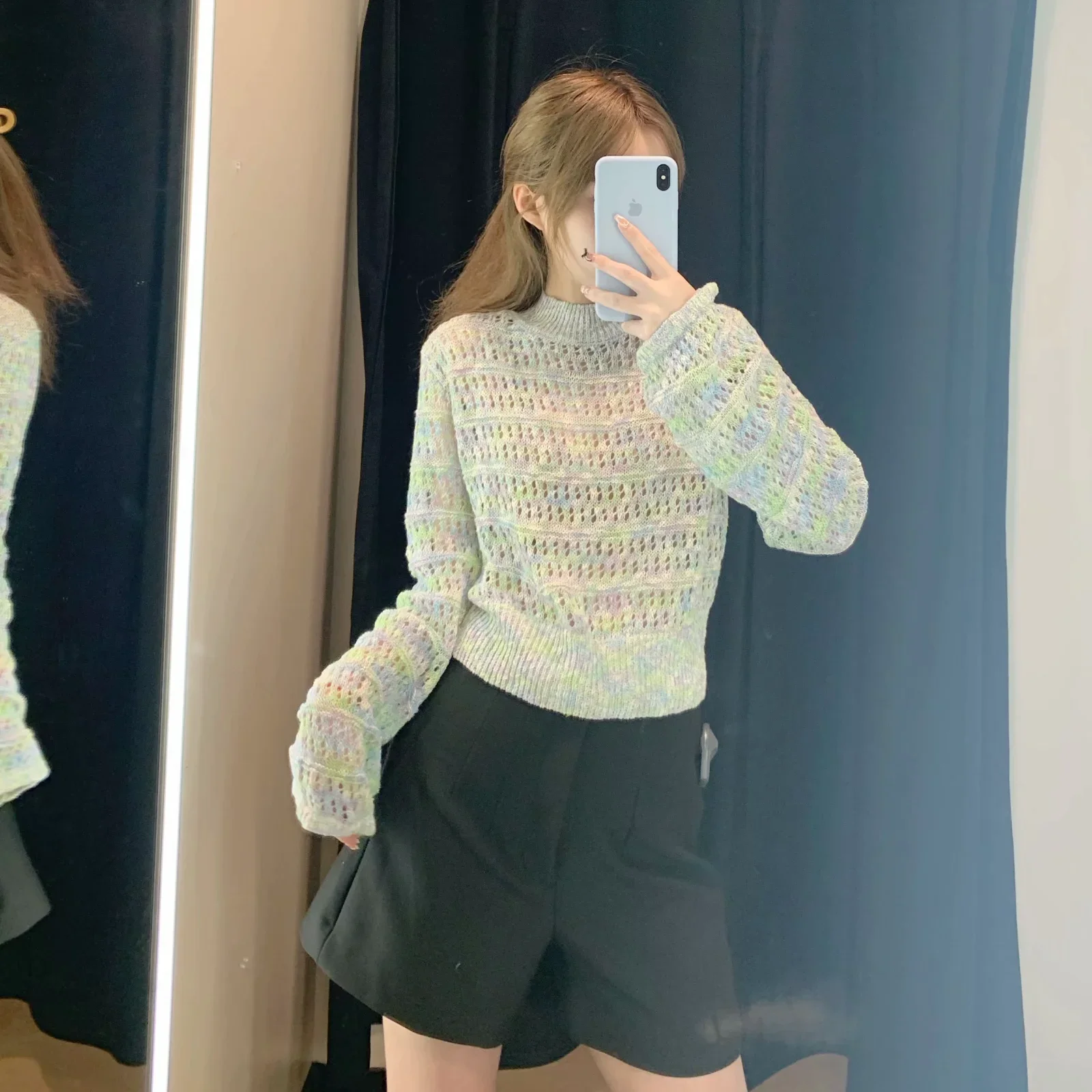 

Short autumn/winter knit sweater