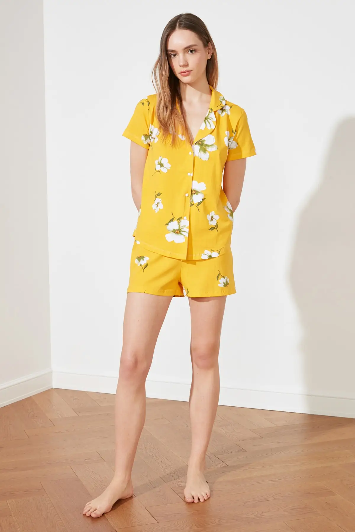 

Trendyol Flower Printed Knitted Pajamas Set THMSS20PT0171