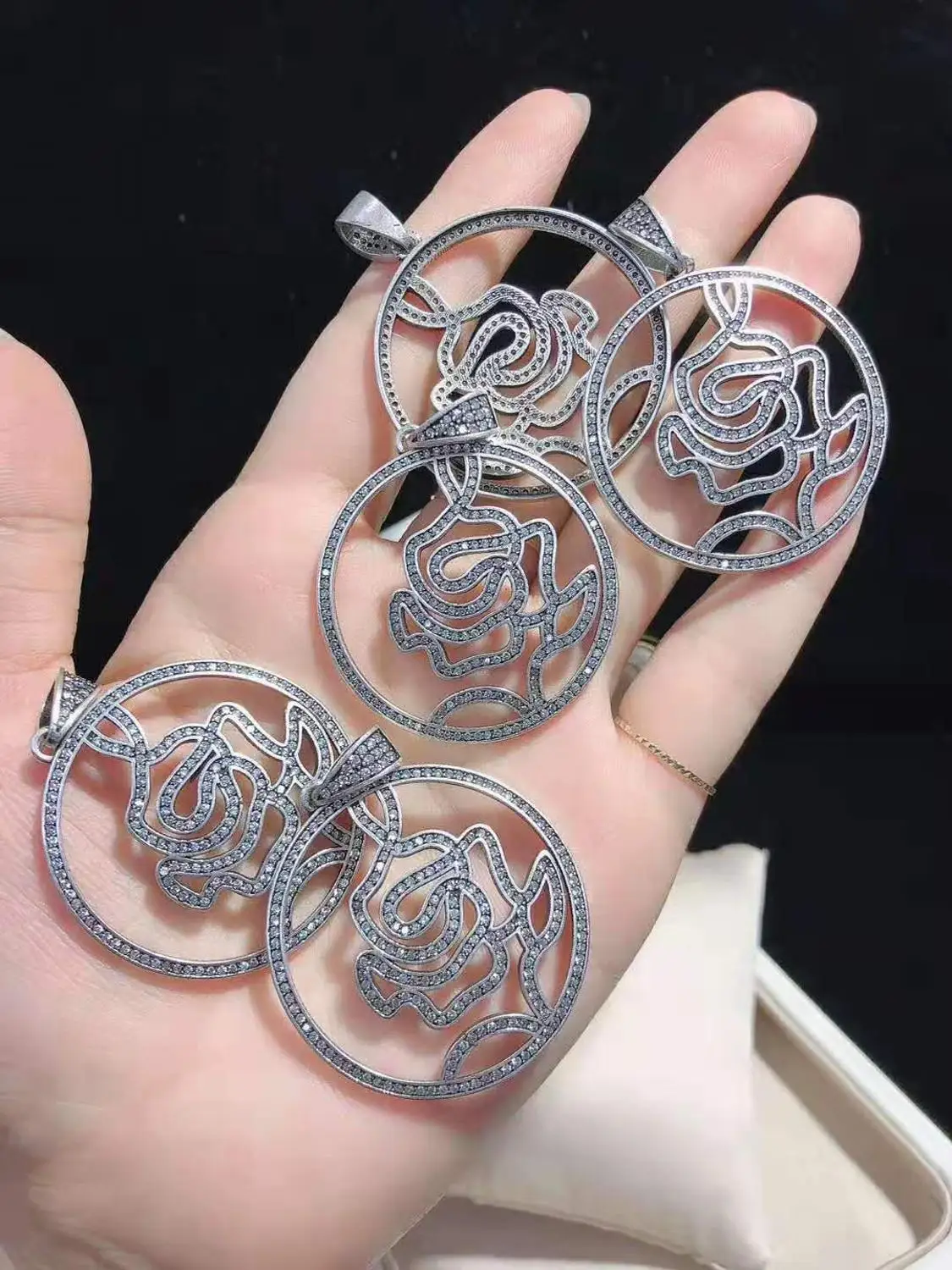 

1 шт посеребренный Cz микро круглый кулон