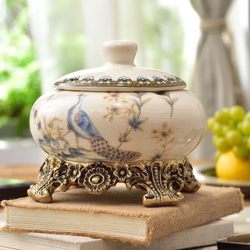

Creative European and American ceramic ashtray home decoration high-grade round with lid ashtray 5