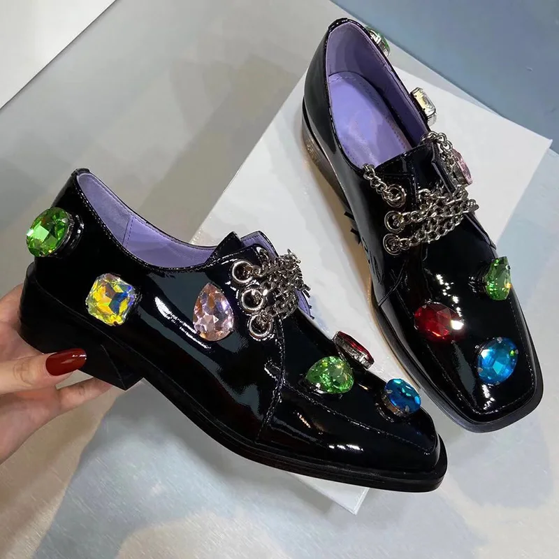 

2021 Spring Flats Shoes Woman Square Toe Patent Leather Chain Small Leather Mules Shoes British Style Casual Diamond Flat Loafer