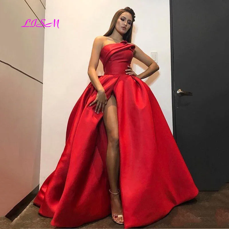 

Red Satin Evening Dresses A-Line Arabic Pageant Celebrity Gowns 2021 Sexy High Split Strapless Women Prom Dress