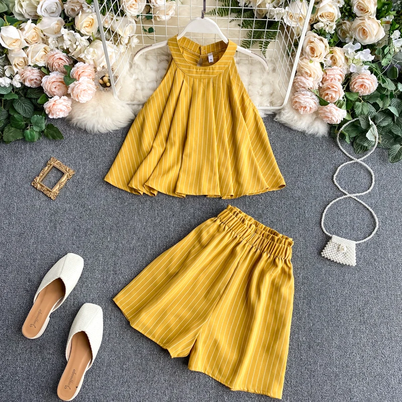 Комплект из 2 предметов короткий топ в полоску с лямкой на шее и короткие брюки