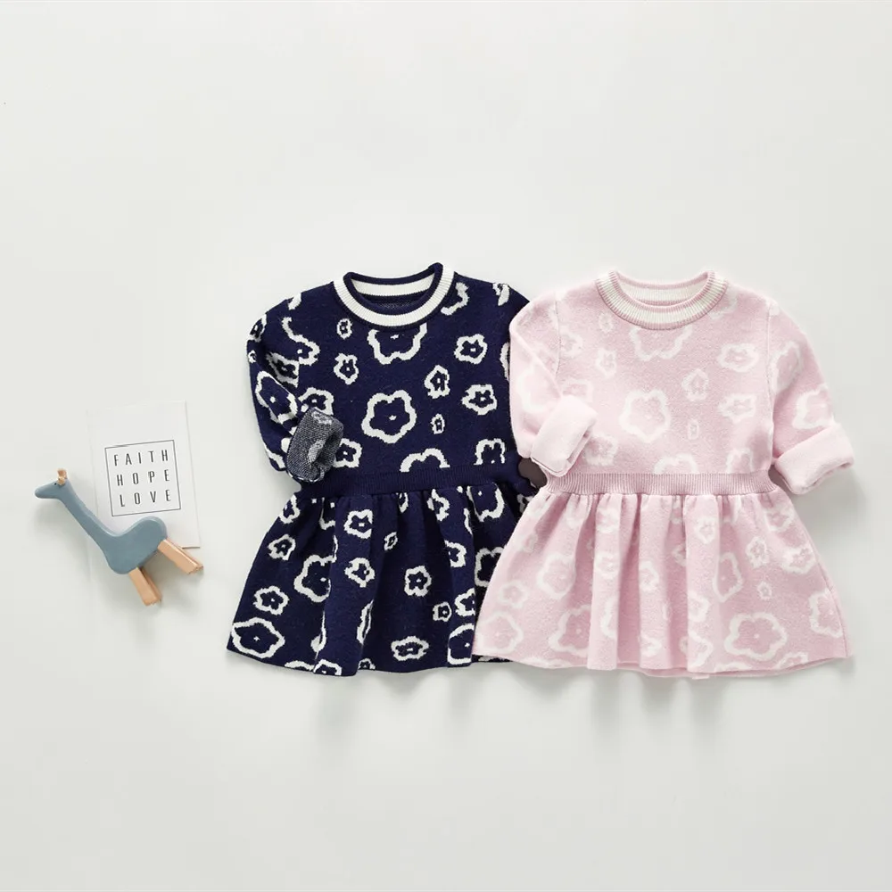 Вязаные платья для маленьких девочек Шерстяное платье Осеннее с цветочным