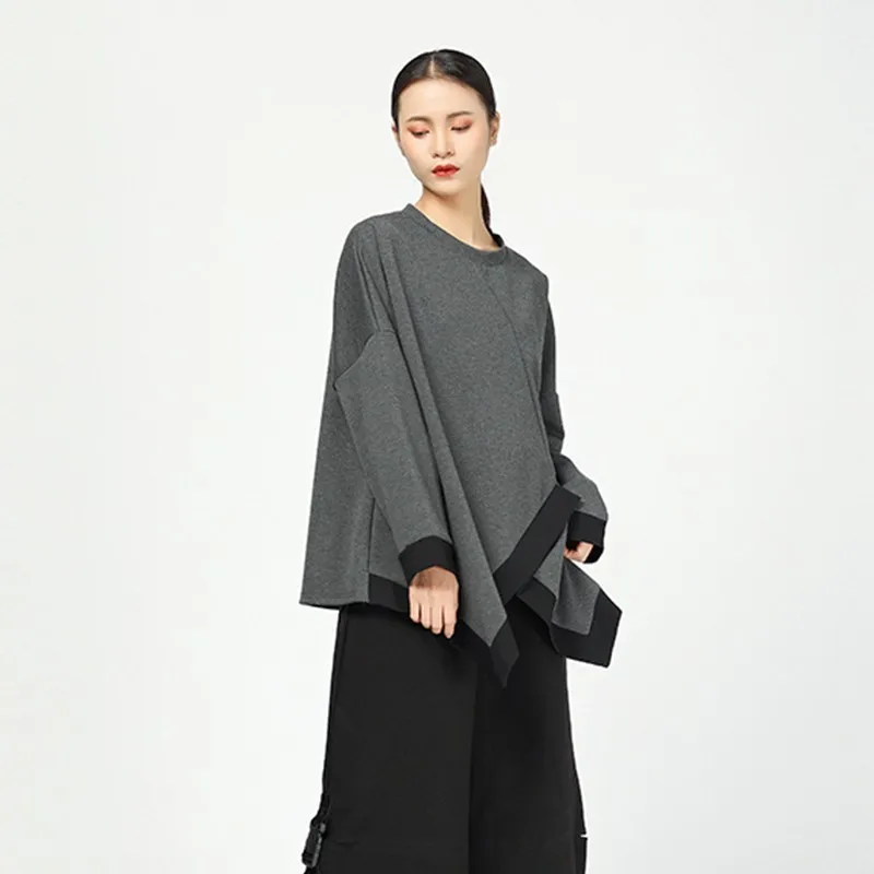 Женская футболка с круглым вырезом рукавом летучая мышь и асимметричным подолом