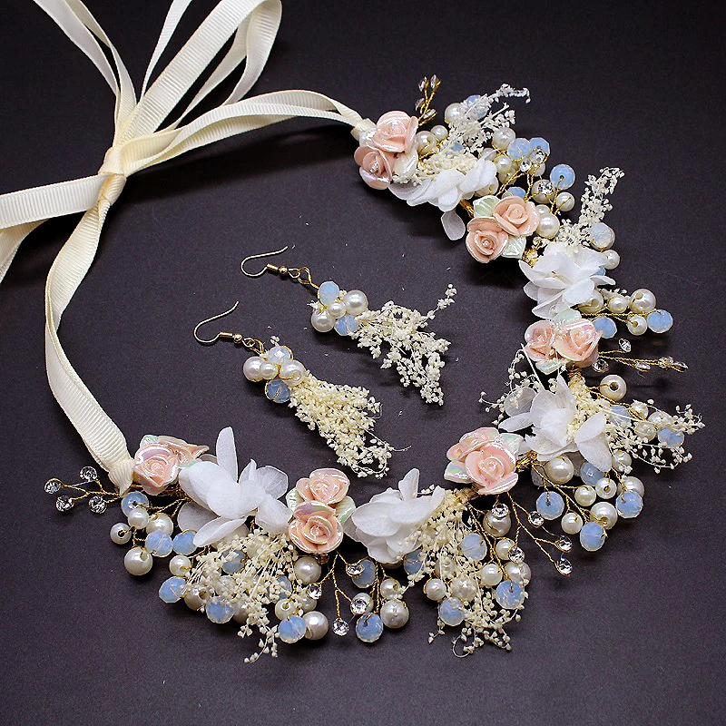 Набор роскошных кристальных свадебных аксессуаров для волос, бриджесмаидов и невесты, украшенных цветами и жемчугом, включающий ободок и головной убор.