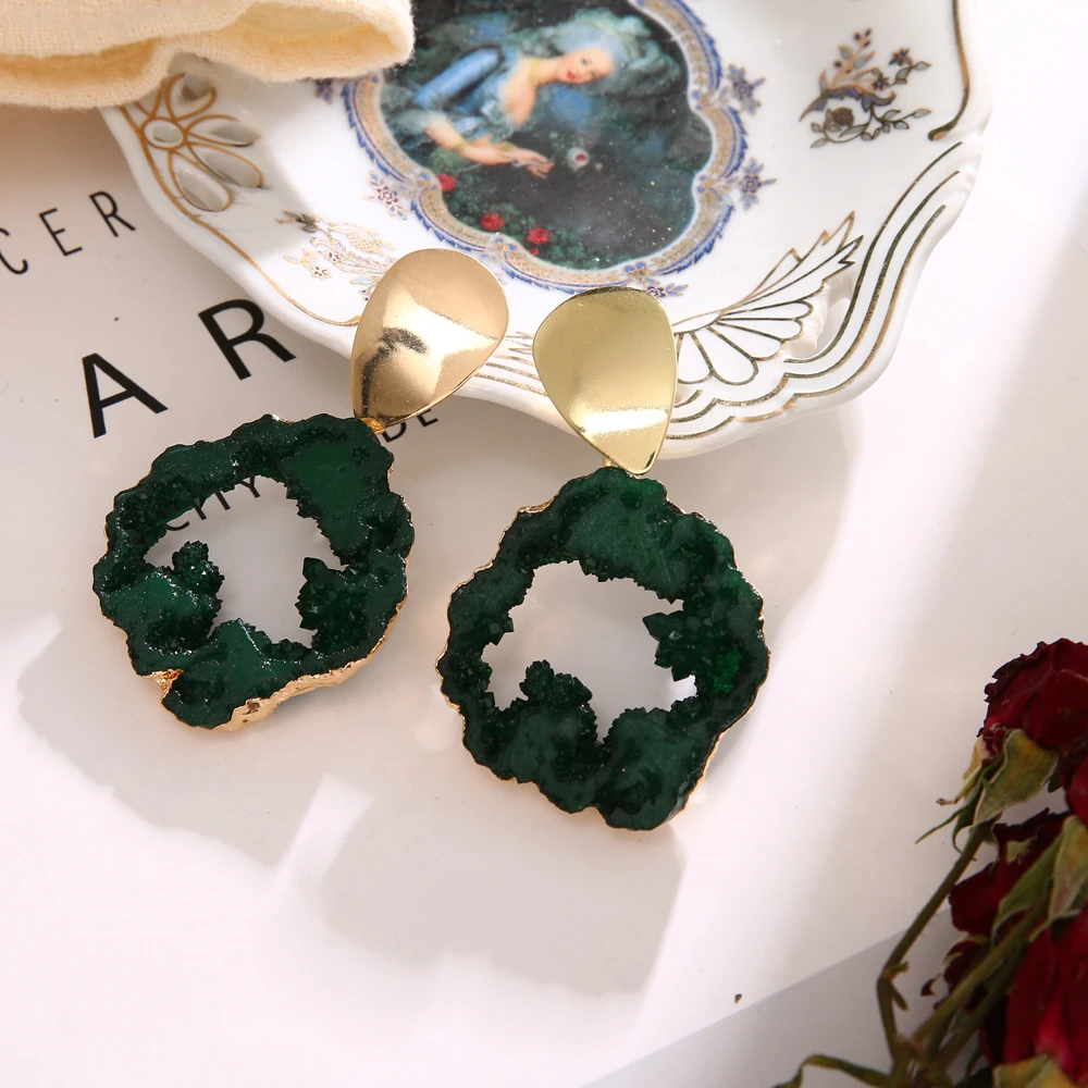 Женские серьги-гвоздики в богемном стиле с каплевидными камнями круглые