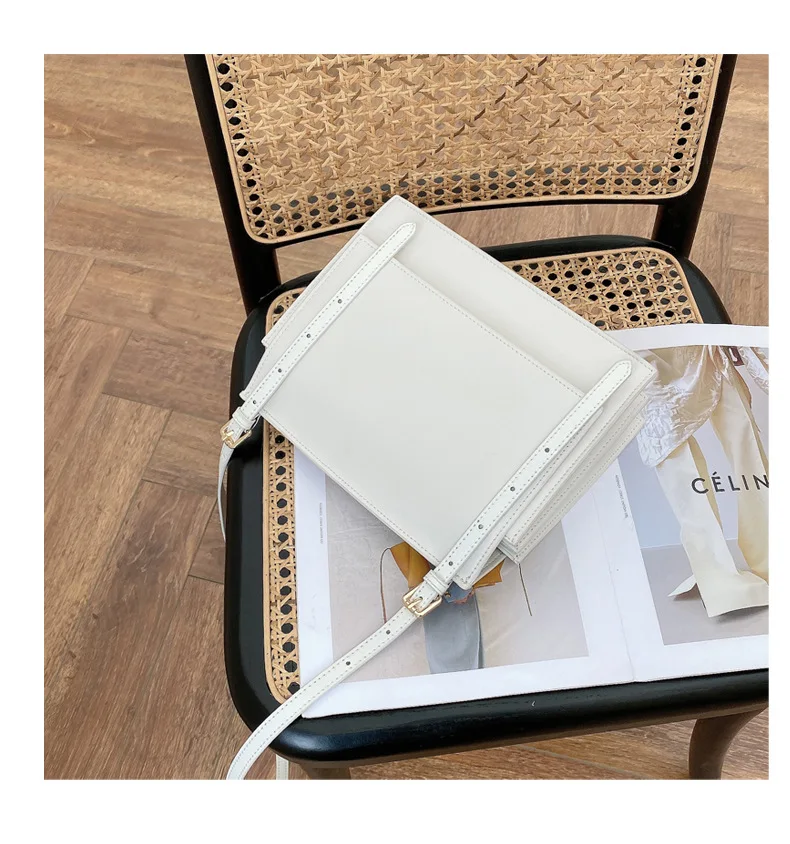 

Bag leather 2020 new xiaock Xiaozhong design women's bag Korean Xiaofang bag simple and fashionable One Shoulder Messenger Bag