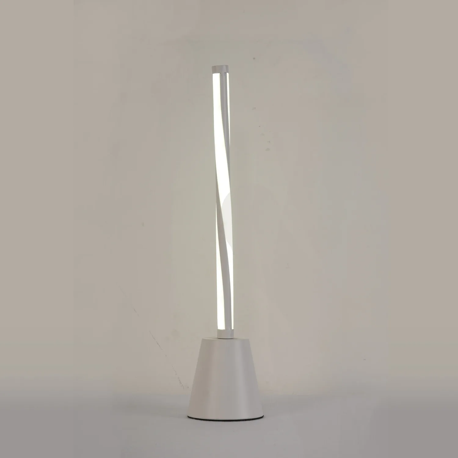 Скандинавские светодиодные деревянные настольные лампы для гостиной Турецкая