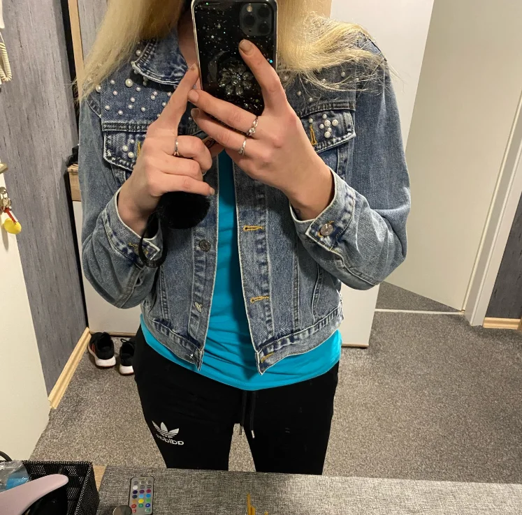 

2021 New spring Autumn Fashion Womens Denim Jacket Full Sleeve Loose Button Pearls Short Lapel Wild Leisure coat