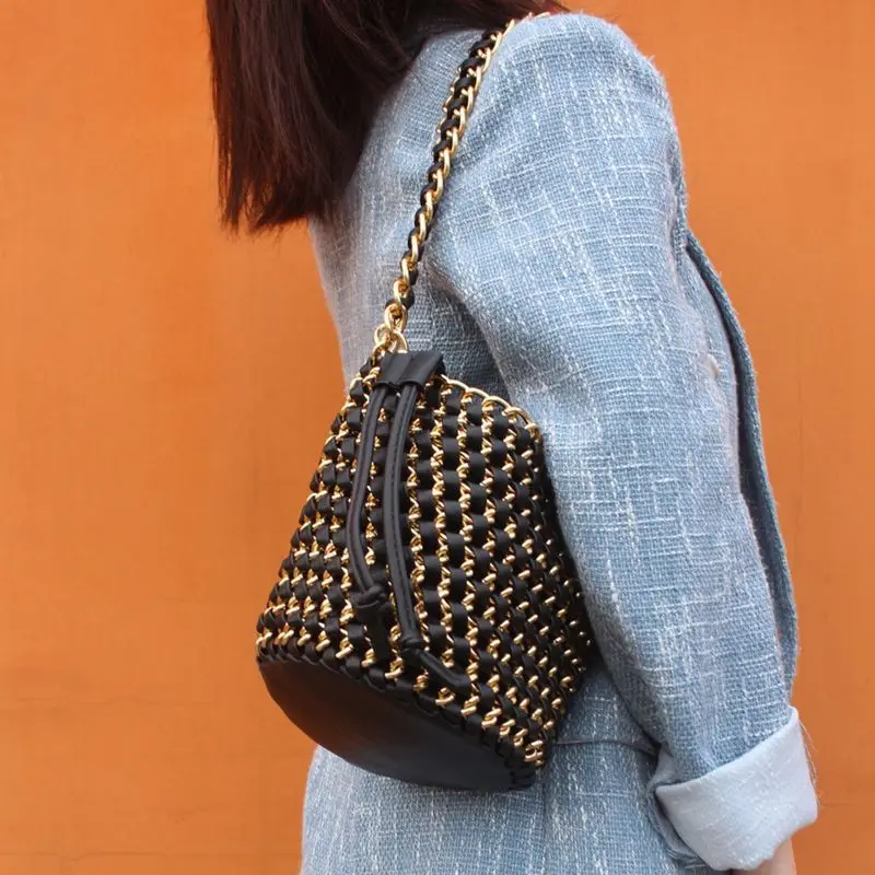 

Fashion Chain Knitting Bucket Imitation Leather Woman Oblique Straddle Small Makeup Bag New Style In Spring And Summer 2021