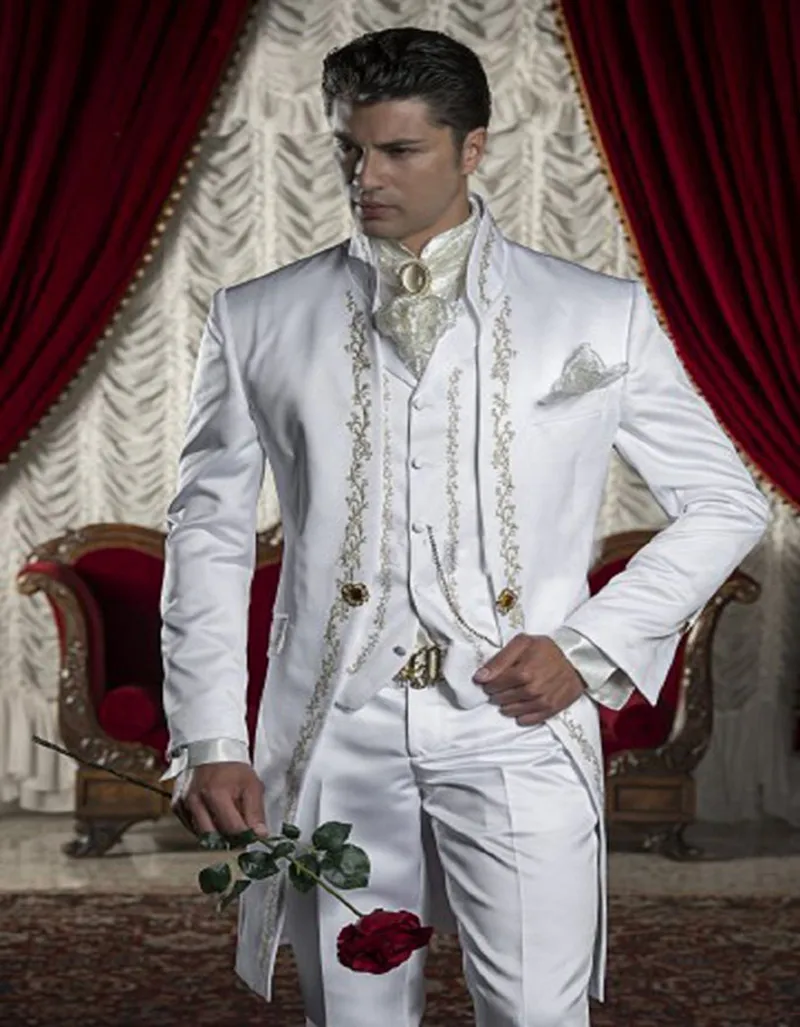 

2023 New Arrival White With Gold Embroidery Groom Tuxedos Groomsmen Men's Wedding Prom Suits 3 Pieces(Jacket+Pant+Vest)