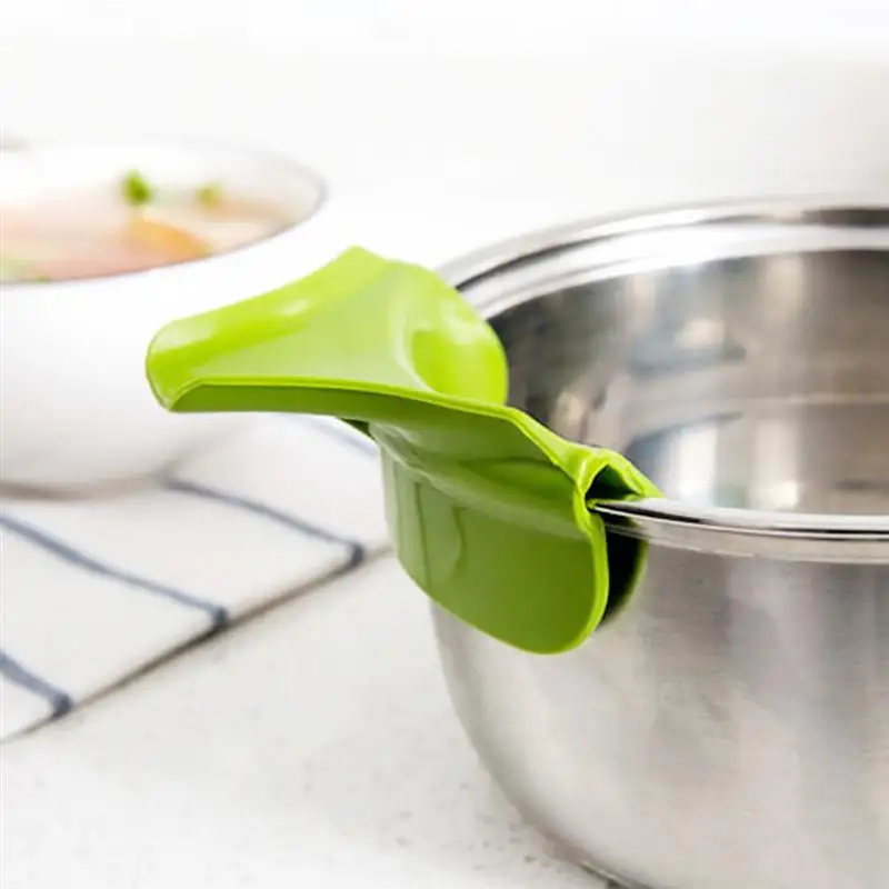 

Creative Silicone Liquid Funnel Anti-spill Slip On Pour Soup Spout Funnel for Pots Pans and Bowls and Jars Kitchen Gadget Tools
