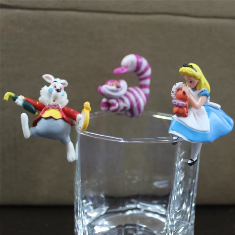 

Классическая Фигурка «Алиса в стране чудес» Disney, экшн-фигурка Чеширского кота, Коллекционная модель, игрушечная Кубок, боковые игрушки, 5-6 с...