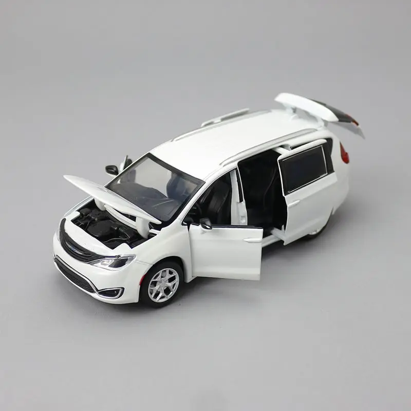 Jackiлюбые/Масштаб 1:32/Литые металлические игрушечные модели/Chrysler Pacifica