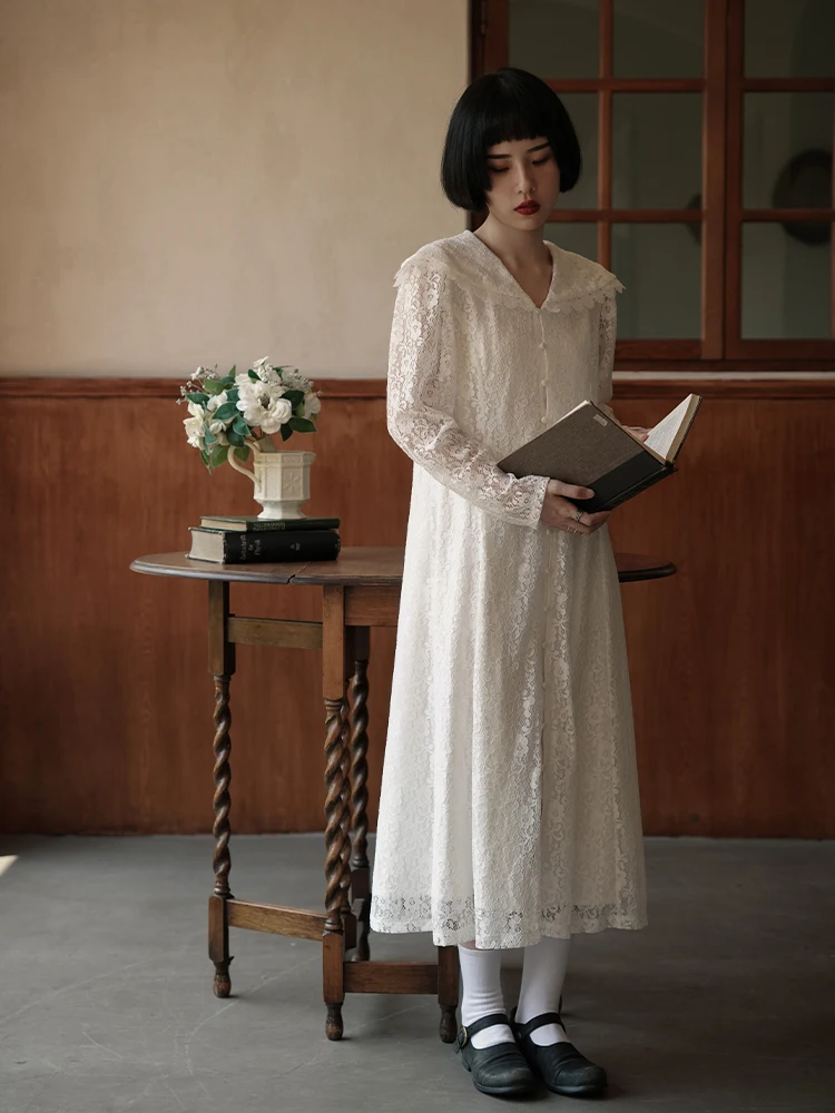 

2021 new fashion and casual White lace dress female autumn new lapel single-breasted long-sleeved all-match doll collar skirt