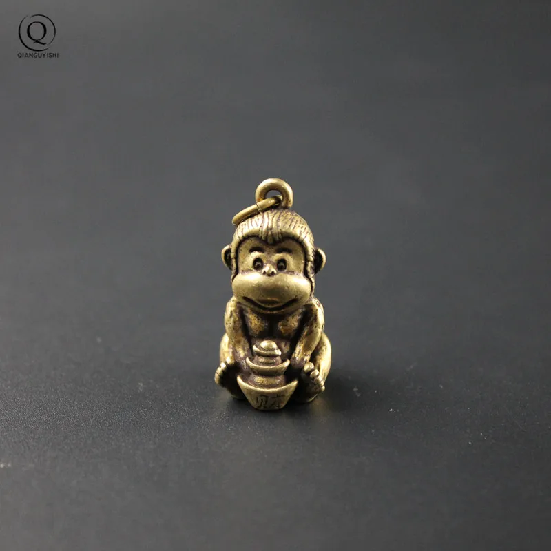 Античная латунь Обезьяна держит слиток Кулоны из нержавеющей стали для