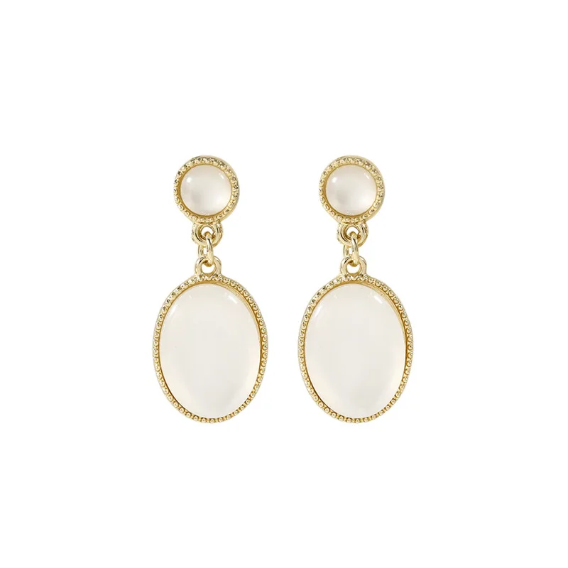

2020 New Fashion South Korean White Moon Opal Retro EleganceSimple Temperament Earrings Women Exquisite Earrings