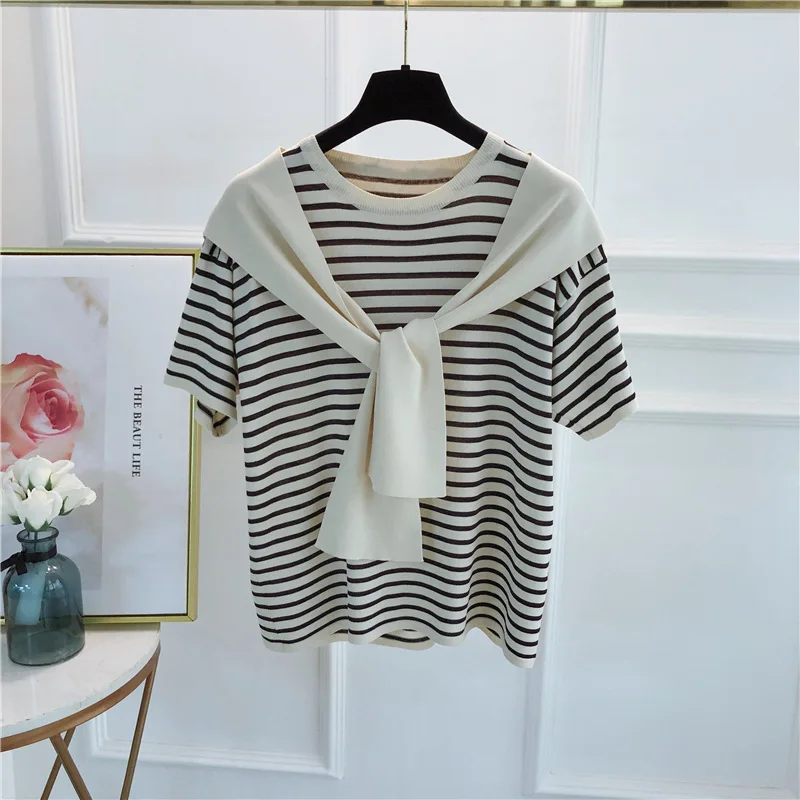 

UVRCOS Korean Playful College Style Two Shawl Style One On One Knitwear With Curved Bead Stripe Top And Knitted T-Shirt