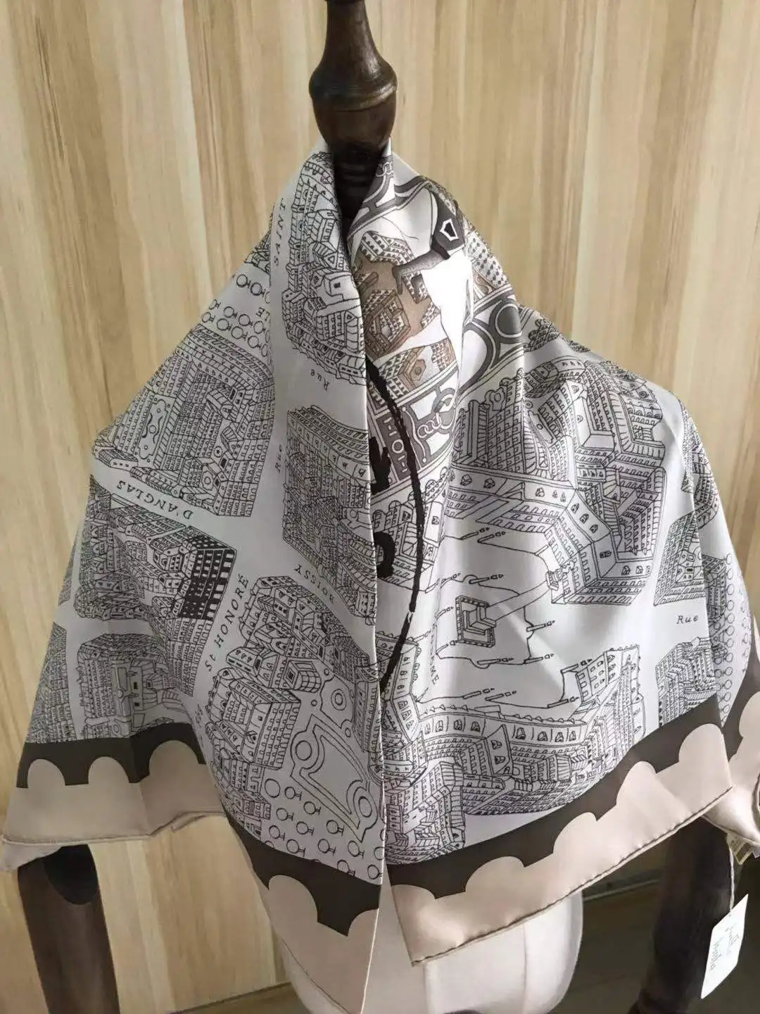 

2021 new arrival fashion elegant brand design 100% silk scarf 90*90 cm square shawl twill wrap for women lady girl