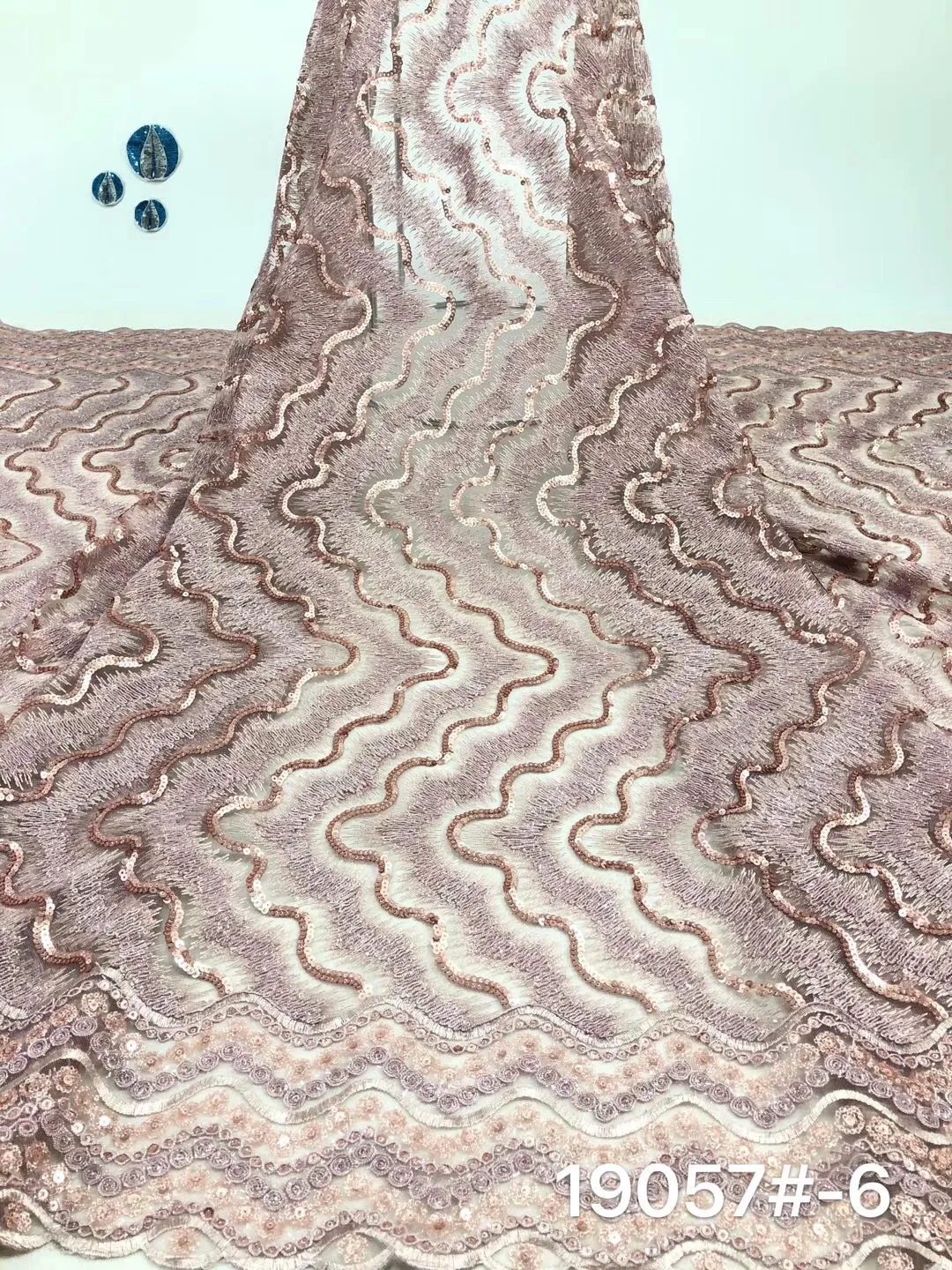 

Factory offers Nigerian sequins lace Embroidery Fabric 2020 newest African tulle Lace Fabric for wedding Long Dresses DF029
