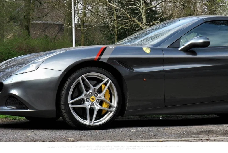 Декоративные наклейки на автомобильное колесо брызговик спортивные трехцветные