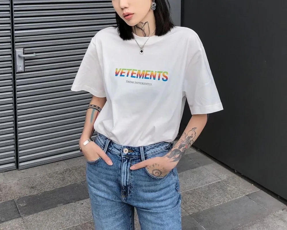 

21ss 3m reflective rainbow letters Vetements t-shirt VTM logo Vetements top tee streetwear kanye west hip hop Vetements t-shirt