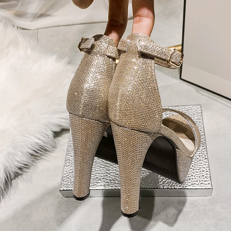 Новые летние женские босоножки на высоком каблуке с открытым носком и ремешком