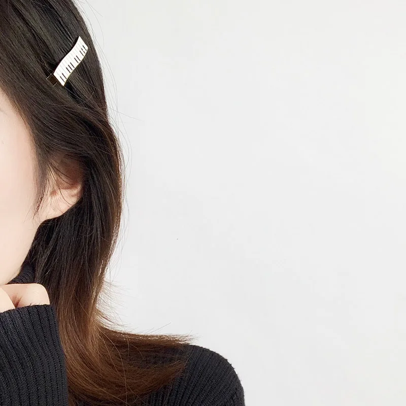 Женская эмалированная заколка для волос с эмалью и синими нотами подарок девушки