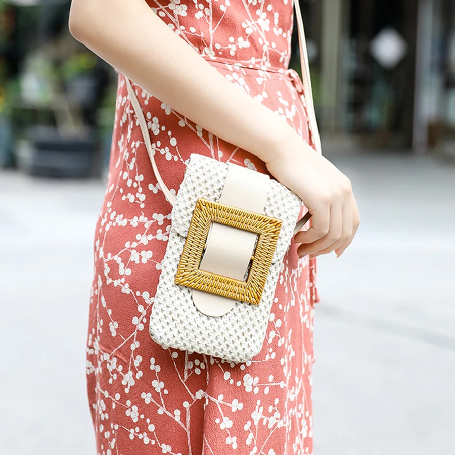 

2021 New Summer Beach Woven Bag Mini Shoulder Bag Luxury Designer Square Wooden Buckle Women Crossbody Bag High Quality Purse