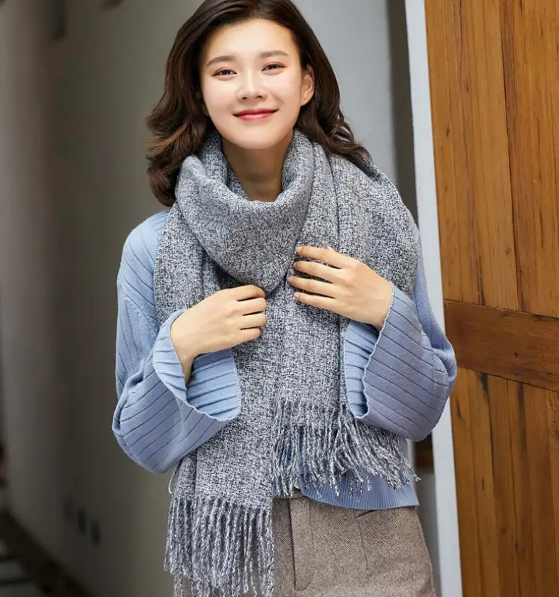 

New cashmere scarf in autumn and winter
