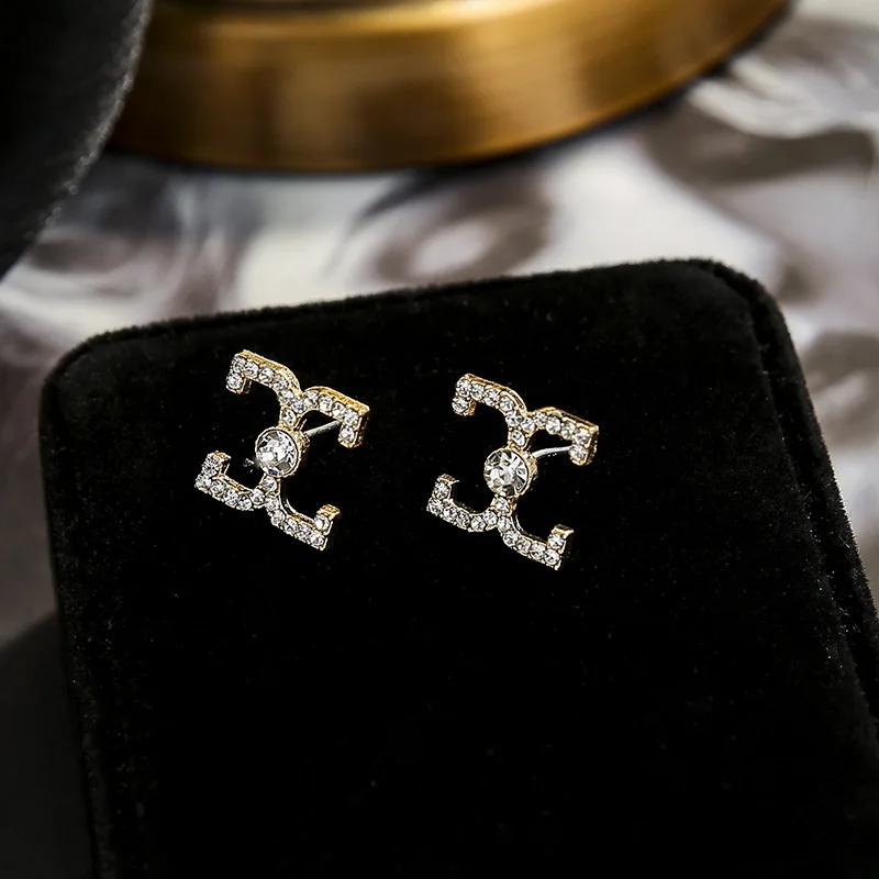 Латы гипоаллергенные западные элегантные серьги гвоздики полые стразы для