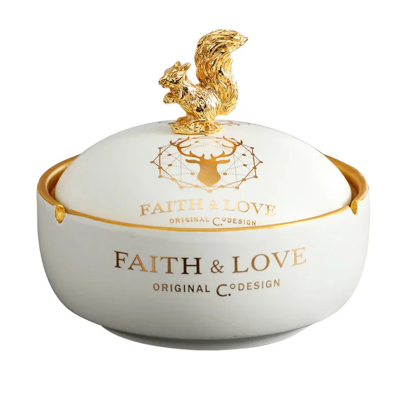 

Creative Squirrel Ceramic Ashtray with Lid Gold Plated Animal Decoration Living Room Office Desktop Ashtray Gift for Boyfriend