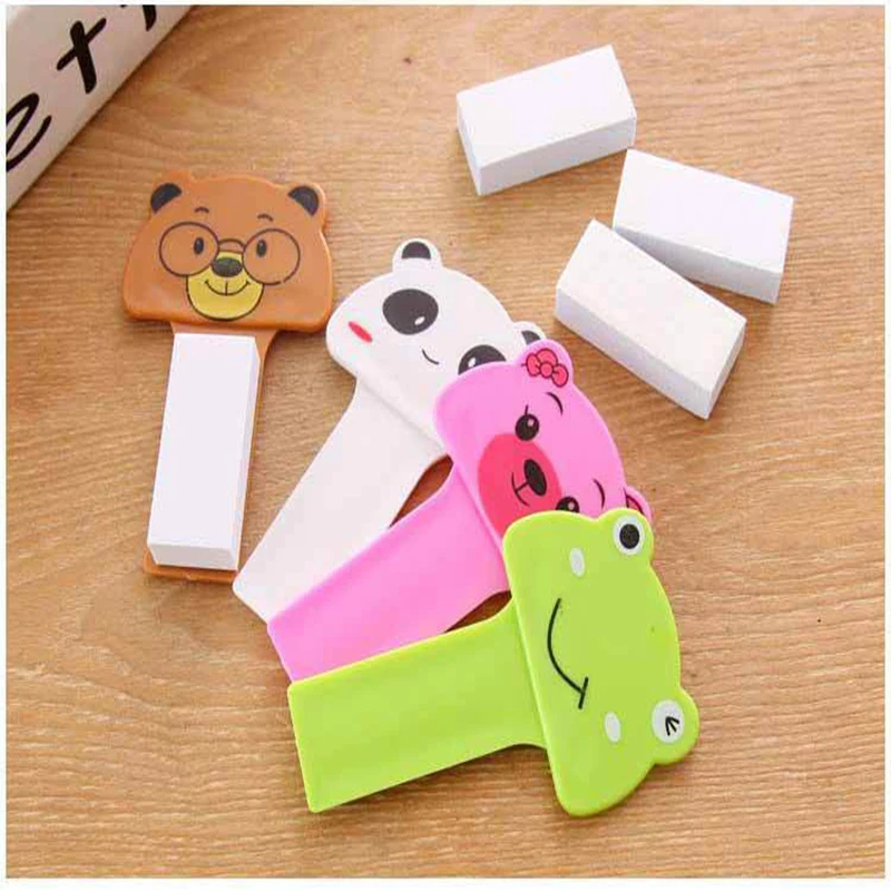 Toilet cover Multi-animal Shape Cartoon Large Portable Toilet Handle Uncovering Device