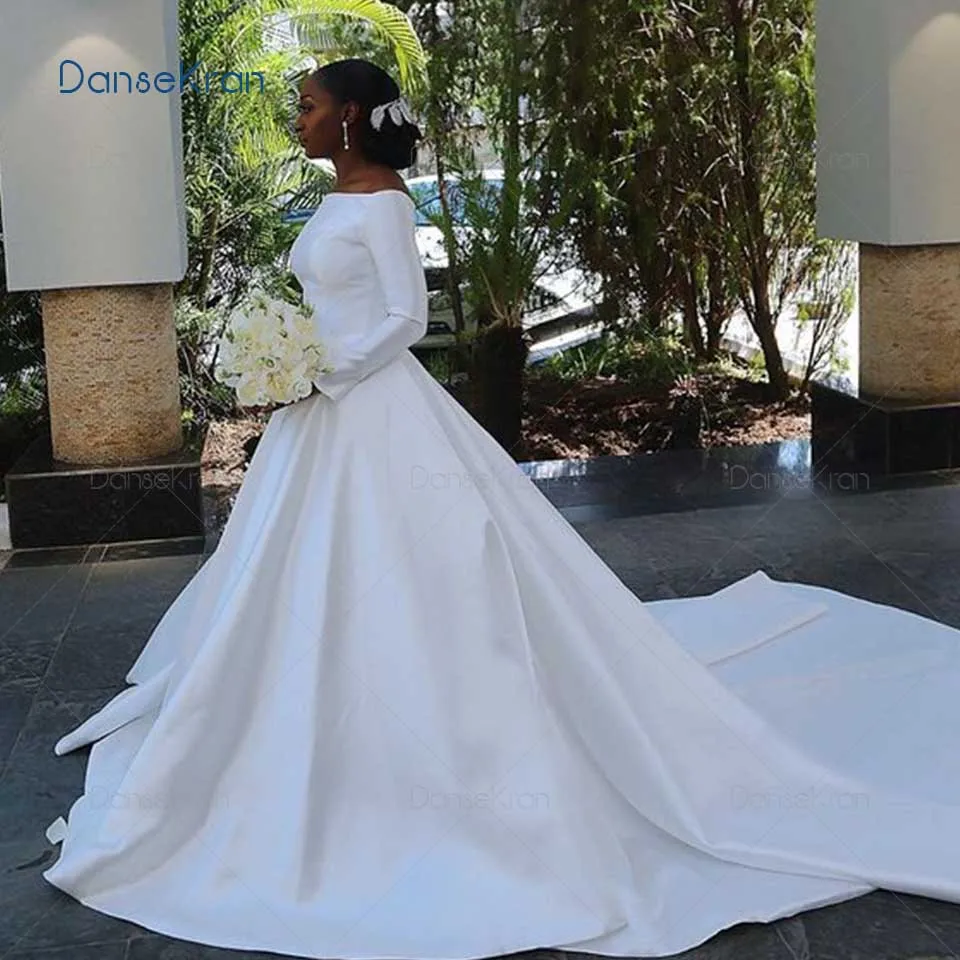 

Simple White Wedding Dresses With Long Sleeves Boat Neck Chapel Train Satin Bridal Dresses 2021 Lace Up Back Dress For Bride