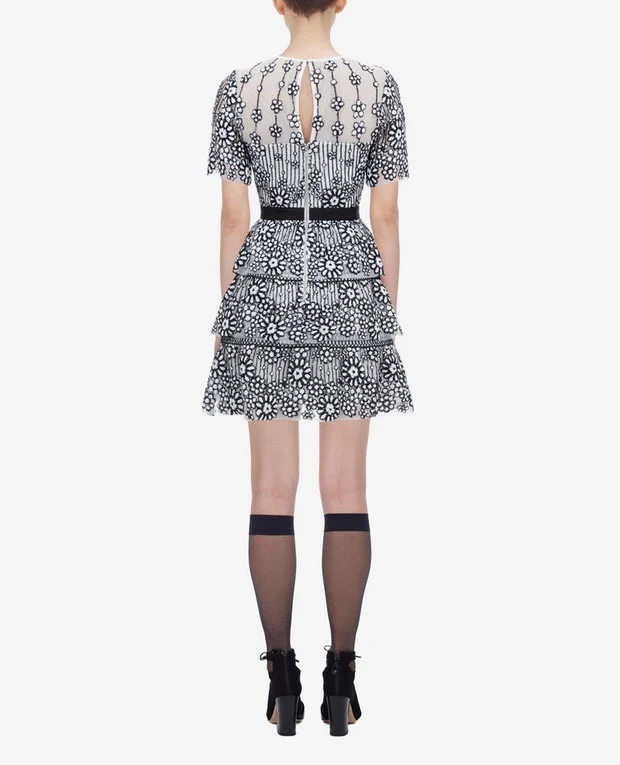 Женское платье с блестками SMTHMA белое подиумное Автопортрет вышивкой в виде