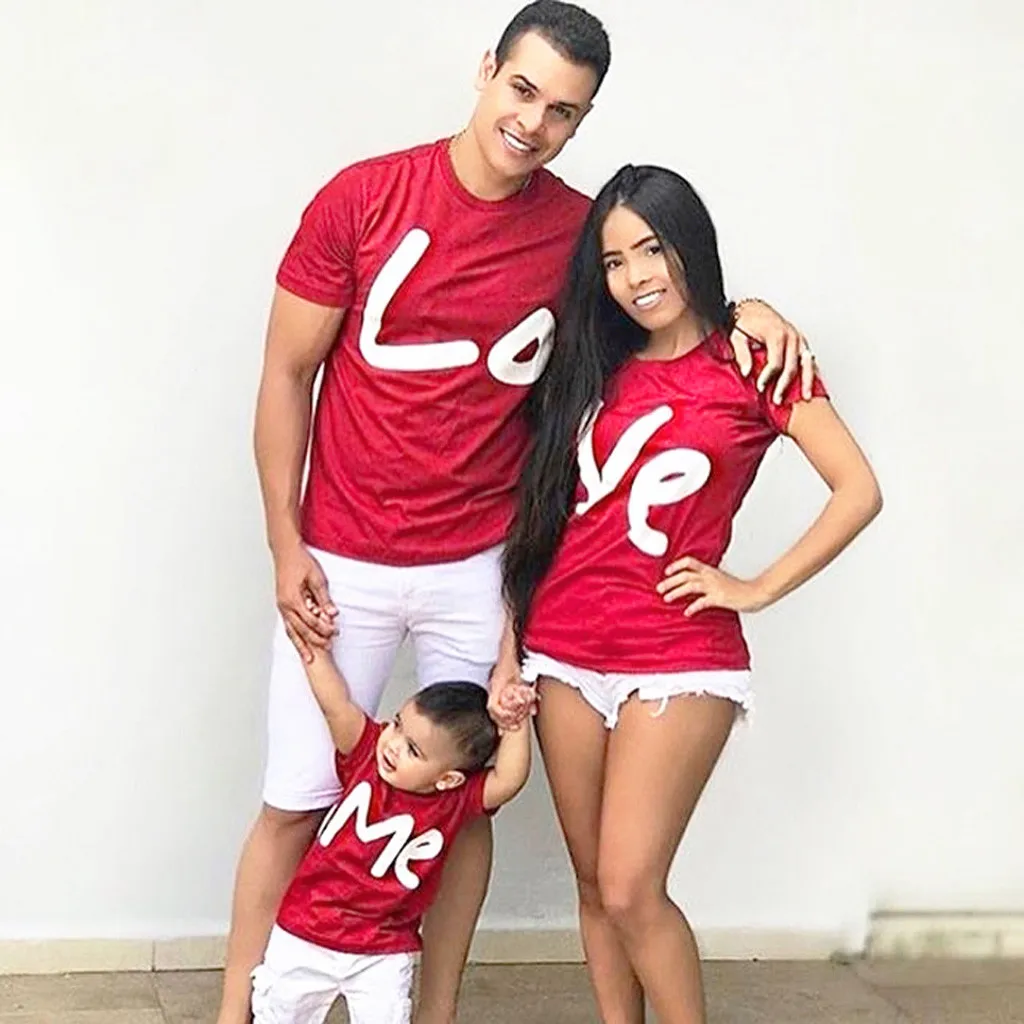 Фото Его и ее парные одинаковые футболки топ повседневная красная любовь для женщин