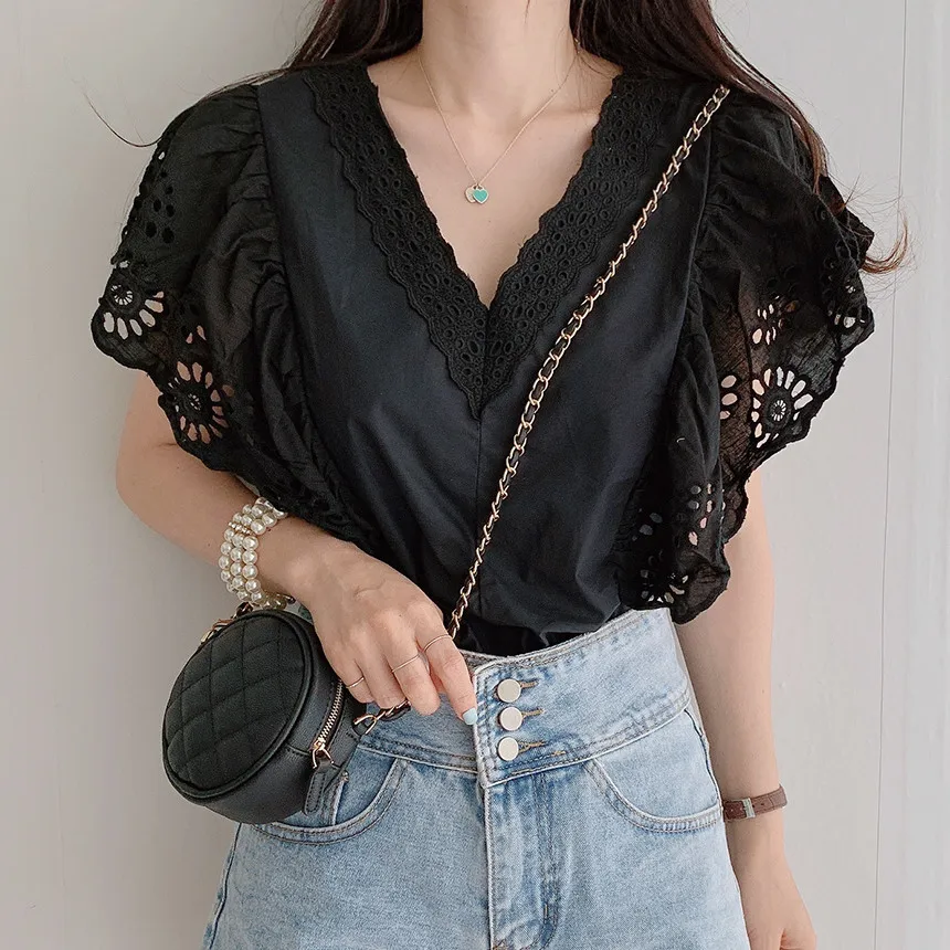 

Korean Style Pullover Shirt Women Elegant Hollow Out Loose Blouse Female Vintage Loose Ruffle Tops Ladies
