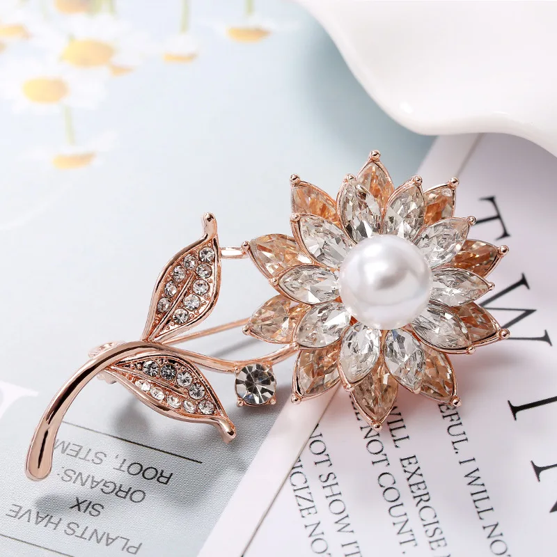 

Trendy Female Crystal Flower Brooch Rose Gold Silver Color Jewelry Brooch For Women Cute White Zircon Pin Dress Coat Accessory