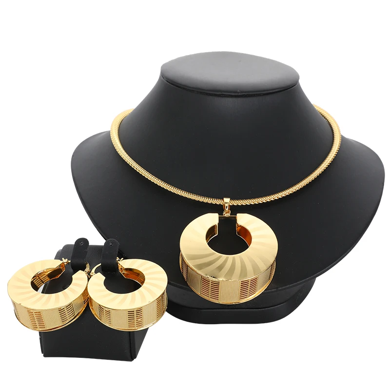 

Женский ювелирный комплект из колье и серёг, с подвеской в виде цветка