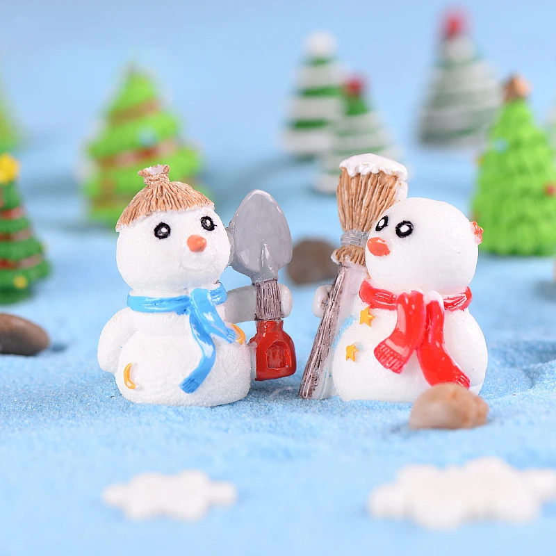 

42mm X 32mm, 1 PieceResin Ornaments Decorations Multicolor Christmas Snowman Get A Shovel And A Broomstick Snowman Cute