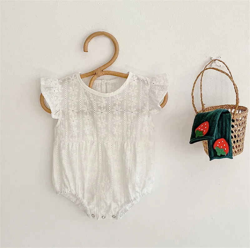 

Одежда для малышей-ползунки для новорожденной девочки, летящими рукавами и отверстиями на верхнем слое с вышитыми цветами; Комбинезон с кру...