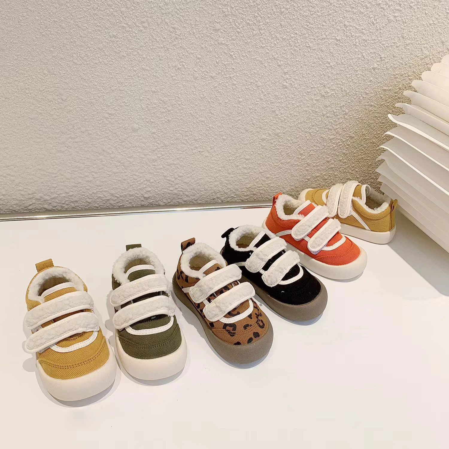 

New Winter Kids Casual Sneakers Children Brand Canvas Shoes Baby Girls Fur Sport Sneakers Toddler Boys Chunky Sneakers Trainers