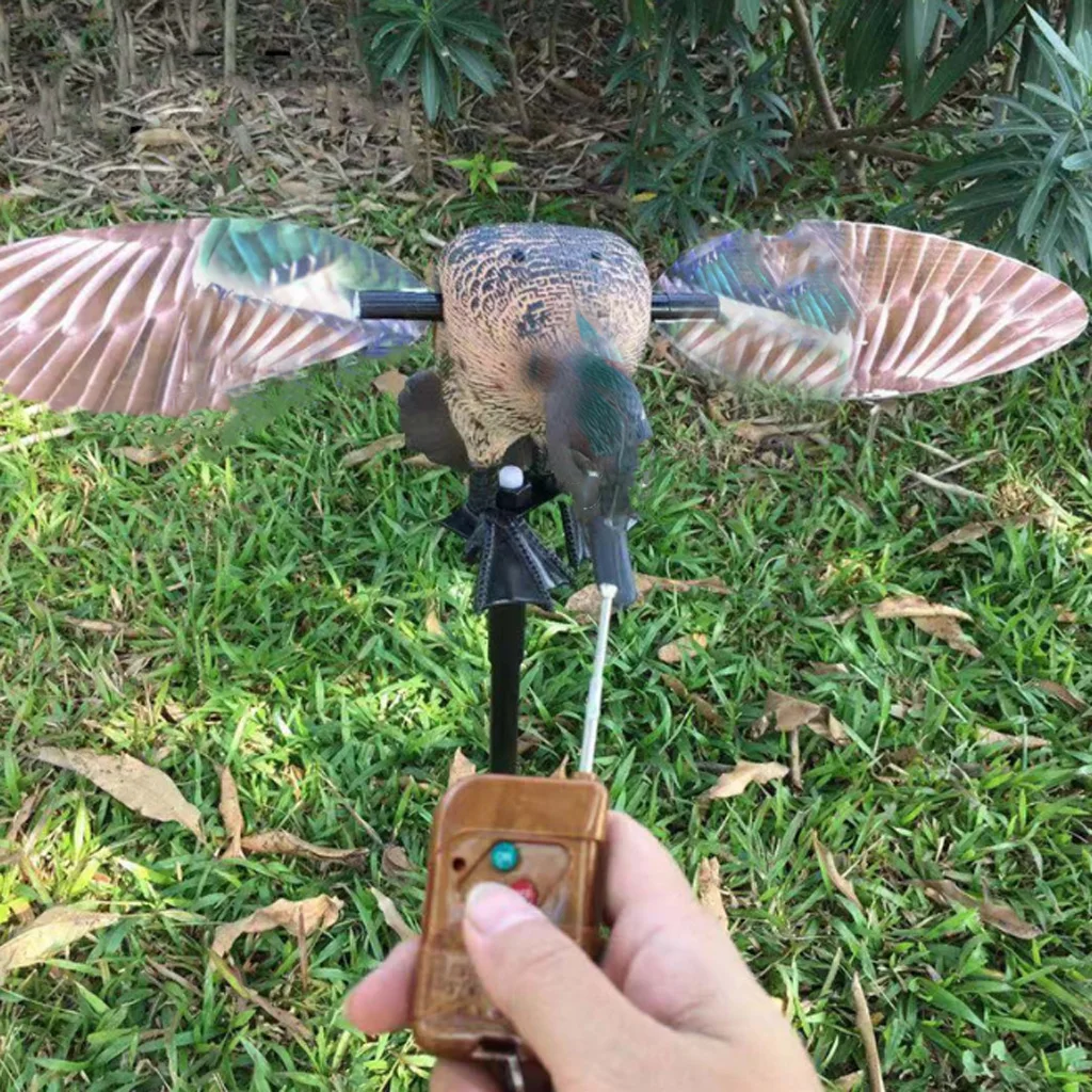 

Lifelike Motion Duck Mallard with Spinning Wing Female Ducks Drake Hunting Decoy