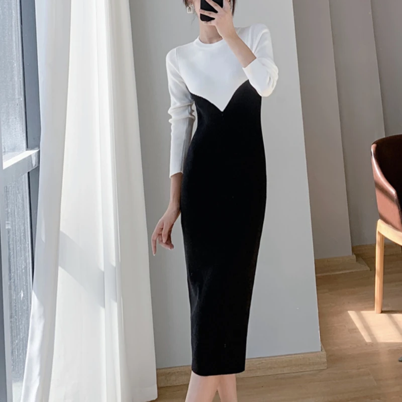 Женское трикотажное платье-свитер с круглым вырезом и длинными рукавами |