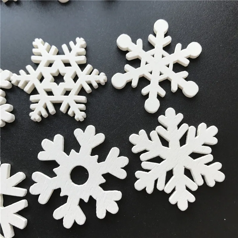 50pc 35mm Mix Shape Wooden White Snowflakes Christmas Ornaments Xmas Pendants New Year Christmas Decorations for Home