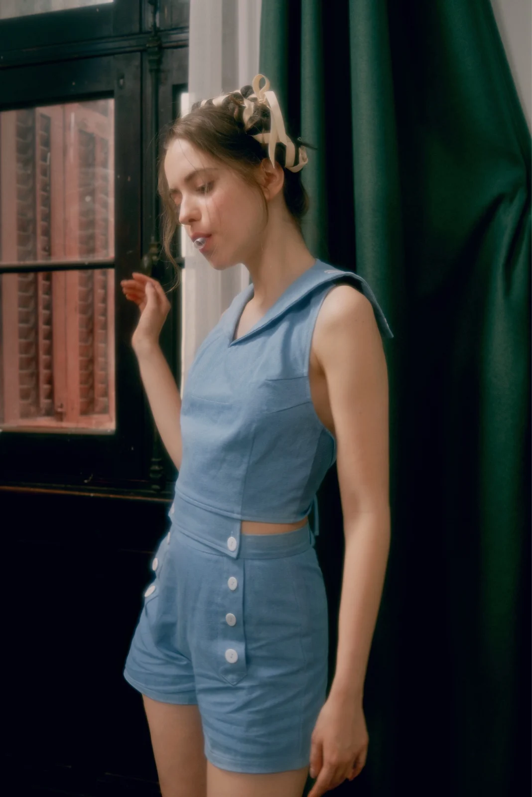 Женский комплект из 2 предметов: футболка без рукавов с матросским воротником и